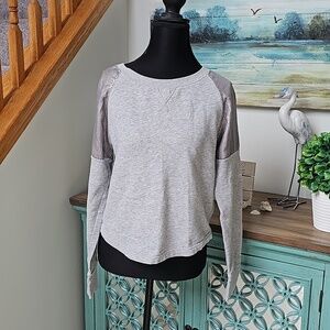 GREY SEQUINED SWEATSHIRT M